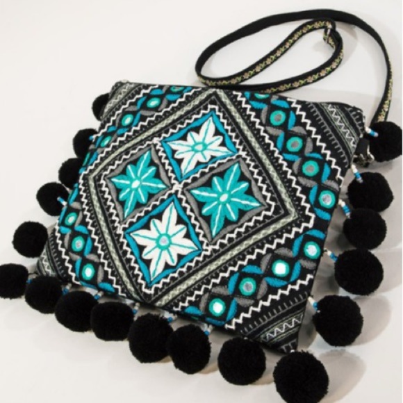 Handmade Moroccan Flower Embroidered Bag - Picture 2 of 7